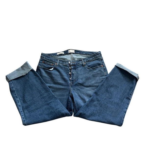 Universal Thread Blue Boyfriend Jeans Relaxed Fit - Picture 4 of 5